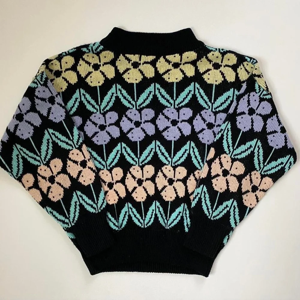 Vintage black & pastel floral knit sweater - Picture 2 of 4